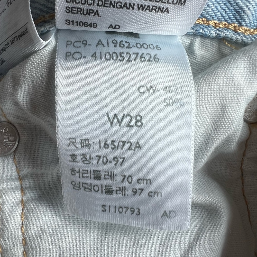 NWOT Levi’s 501 Mid Thigh Shorts - Picture 12 of 14